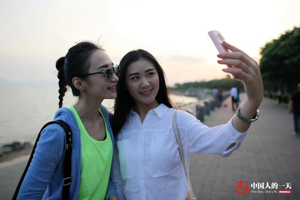 中國女孩獲評世界最美空姐 看看她的一天