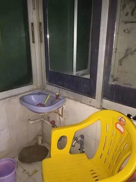 美术女教师爆改出租房 破旧民房美成一幅画…