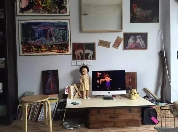 美术女教师爆改出租房 破旧民房美成一幅画…