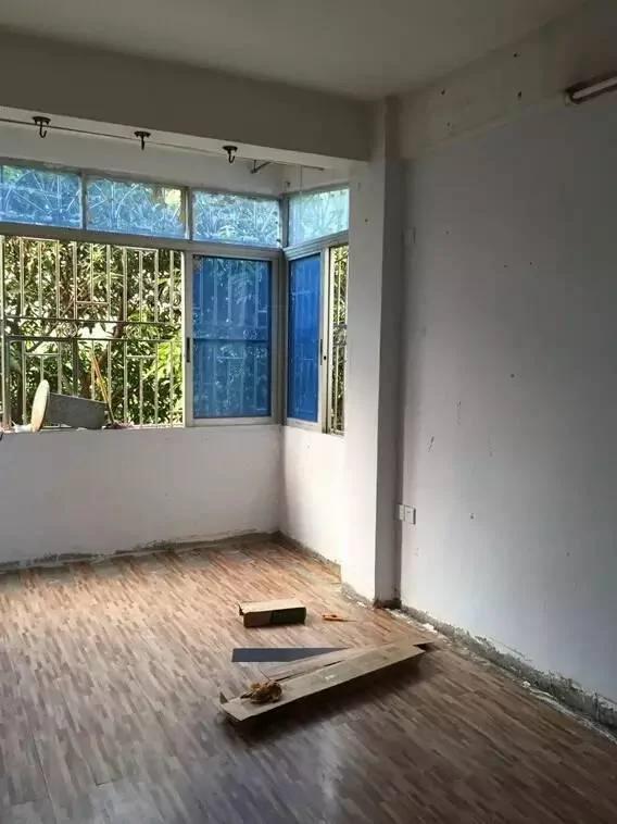 美术女教师爆改出租房 破旧民房美成一幅画…