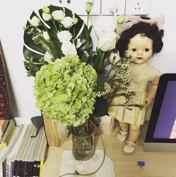 美术女教师爆改出租房 破旧民房美成一幅画…