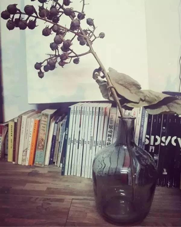 美术女教师爆改出租房 破旧民房美成一幅画…