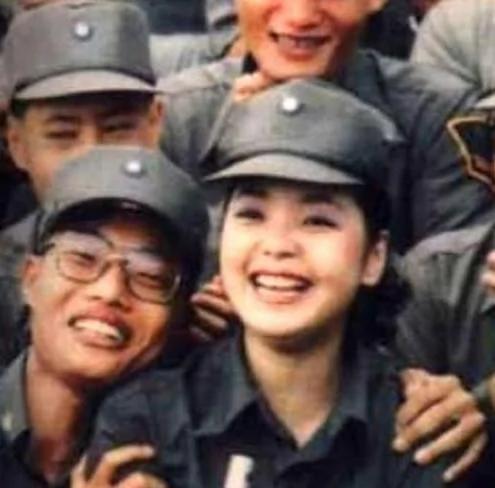 当年他曾获“邓丽君香吻”被封史上最幸运国军!没想到35年后 现在的他…
