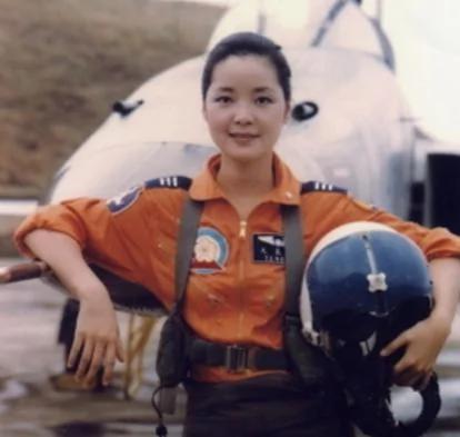 当年他曾获“邓丽君香吻”被封史上最幸运国军!没想到35年后 现在的他…