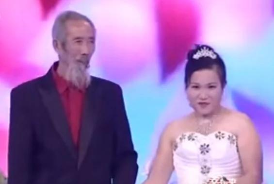 28岁的她“嫁给73岁老头还生了儿子" 她说出真相…全场观众都哭了!
