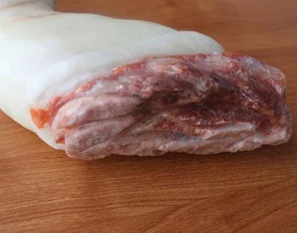 男子钓鱼时发现一个“异样的猪蹄” 没想到洗干净之后 他整个人都无法淡定下来了!!