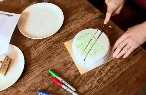 正宗切蛋糕的方法!切了几十年 原来我们都错了这么久!