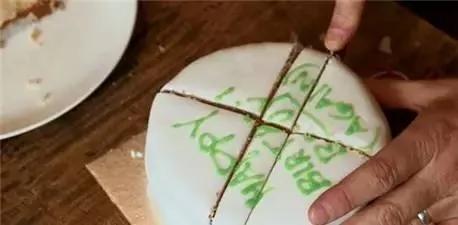 正宗切蛋糕的方法!切了几十年 原来我们都错了这么久!