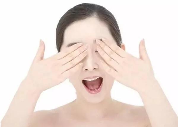 眼皮跳是怎么回事?左眼跳财右眼跳灾是真的吗?
