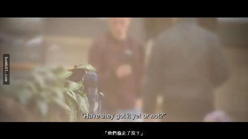 这个学生“故意让小偷拿走手机” 接着他就展开了追踪整个后续的记录片…