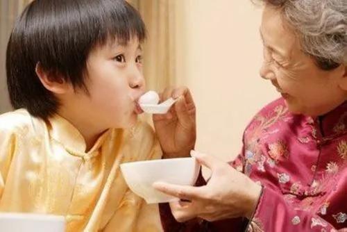 冬至吃汤圆 圆满庆团圆