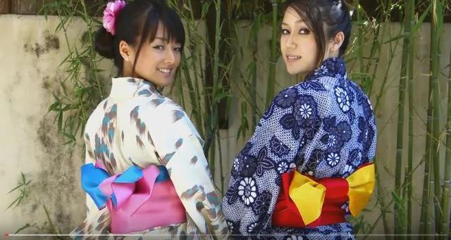 日本女人和服後面的那個小包包是幹什麼用的？