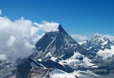 必须要小心 世界上最危险的10大山峰