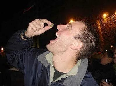 跨年必备!各国跨年夜的有趣习俗
