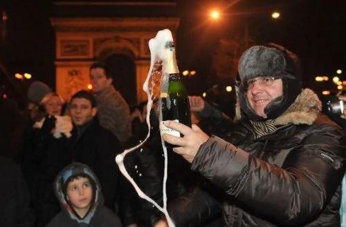 跨年必备!各国跨年夜的有趣习俗