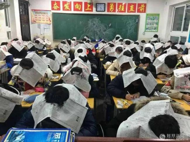 老师为防学生作弊竟这么干 网友哗然