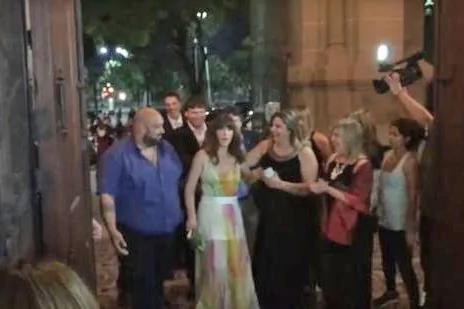 大老远来出席的婚礼 结果自己却成了新娘…