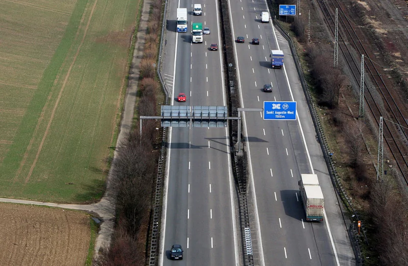 为何德国高速公路不限速，可车祸很少？原来背后还隐藏巨大工程秘密！（Vladimir Rys/Getty Images） 