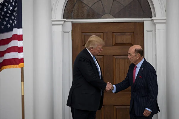 美國當選總統川普的商務部長提名人羅斯（右）。(Drew Angerer/Getty Images)