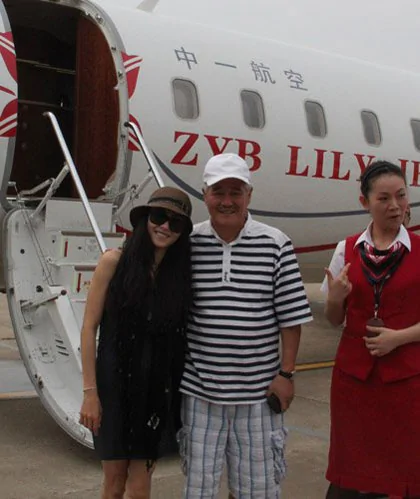 张柏芝也成为首位受到赵本山邀请乘坐其私人飞机的女明星（网络图片）