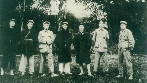 1931年11月7日，瑞金，蘇區中央局部分委員合影，右二為時任中央局代理書記的毛澤東。