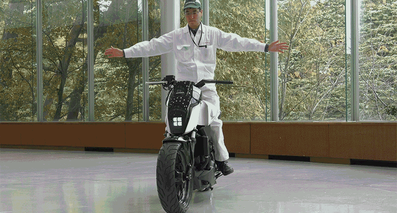本田摩托车可自动平衡放手也不会倒 阿波罗新闻网