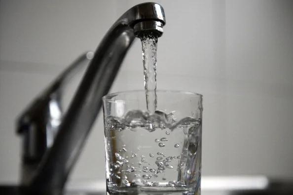 学日本人“每天空腹喝下一杯水” 一个月后身体居然产生这种变化…