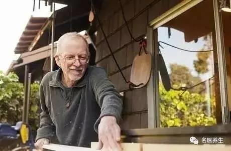 长寿秘方竟然是这1个字 92岁老人天天做 不花一分钱