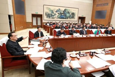 1月16日李克強主持召開《政府報告》座談會 （網絡圖片）