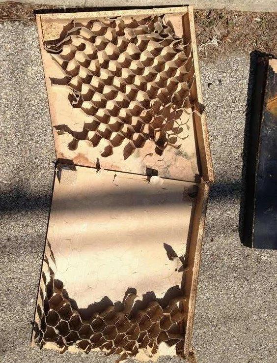 IKEA超便宜桌子突然爆开 里面构造让人傻眼