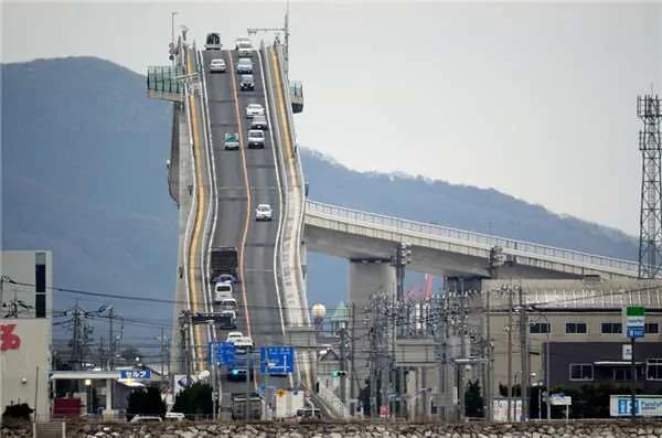 近90度垂直的大桥?每天都要这样上下班实在太疯狂
