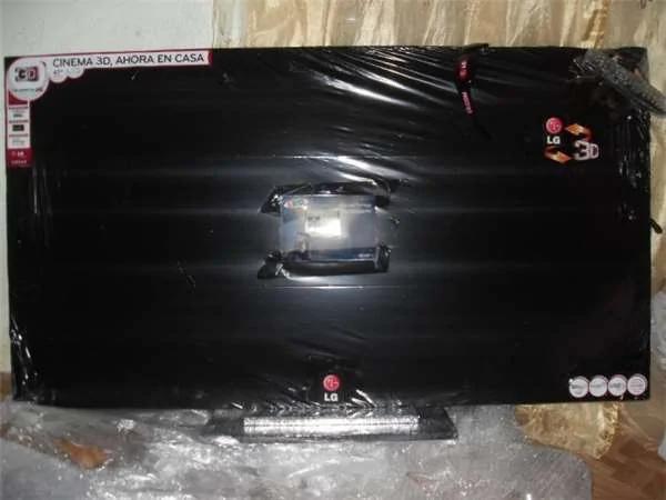 女网友网购一台55寸的液晶网购 不料拆掉封膜后却…