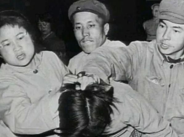 【微揭秘】泯灭人性的岁月中不灭的人性 老照片