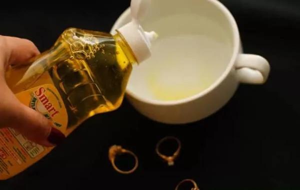 首饰脏了怎么办?一招焕然一新!