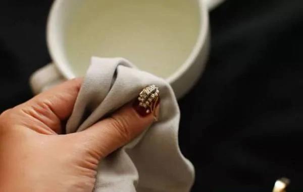 首饰脏了怎么办?一招焕然一新!