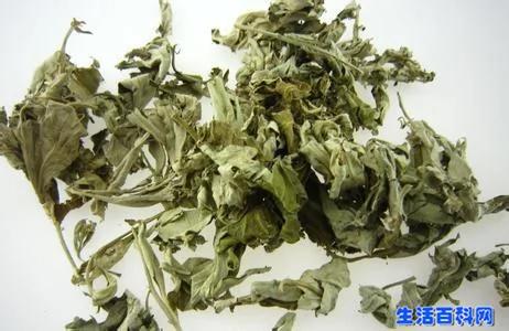 晚上泡脚加点料 祛湿驱寒好处多!