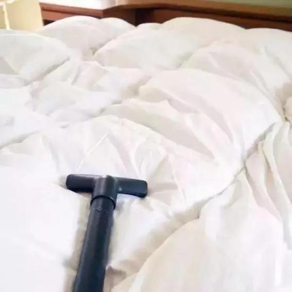 教你一招轻松快速清洁床垫 很实用哦!