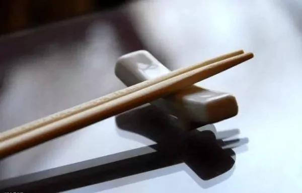拿筷子的12种讲究 现代人多半都不知道了!