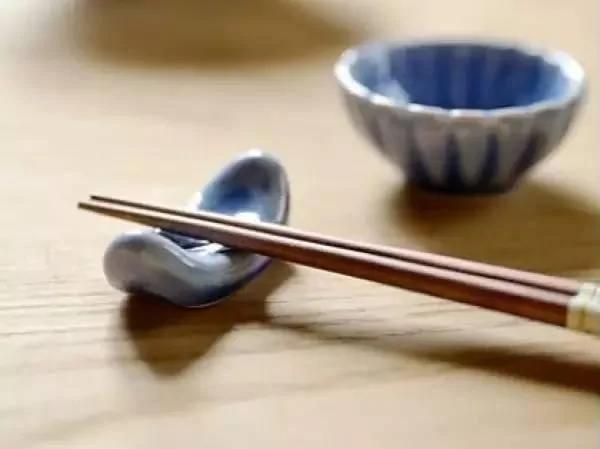 拿筷子的12种讲究 现代人多半都不知道了!