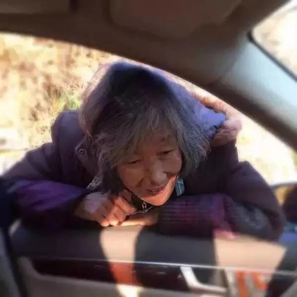离家的脚步已远 为父母备一份“家庭急救锦囊”吧