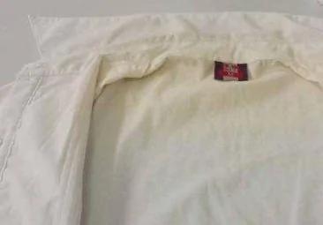 她把脏衣服扔进了烫过菠菜的开水 惊呆了…