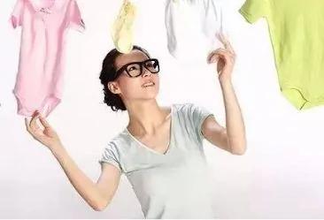 她把脏衣服扔进了烫过菠菜的开水 惊呆了…