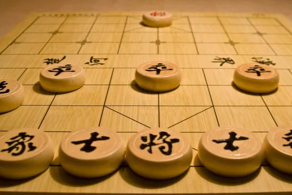 为什么象棋棋盘上有“楚河”、“汉界”?