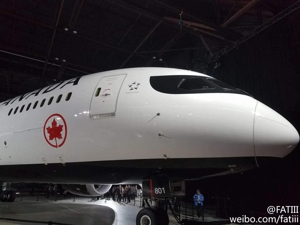 风格大变!加拿大航空换新涂装及空乘制服