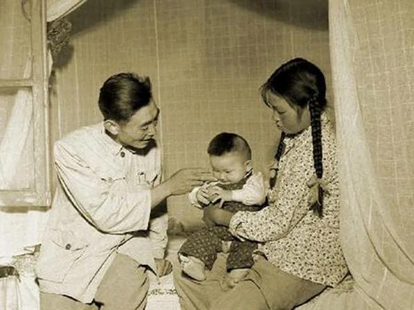 【微揭秘】八千湘女上天山 许多人当场就哭了 老照片