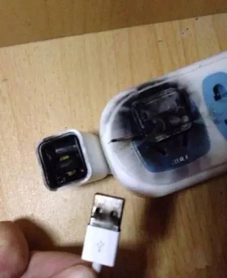这就是充完电不拔充电器的后果 竟如此可怕…!