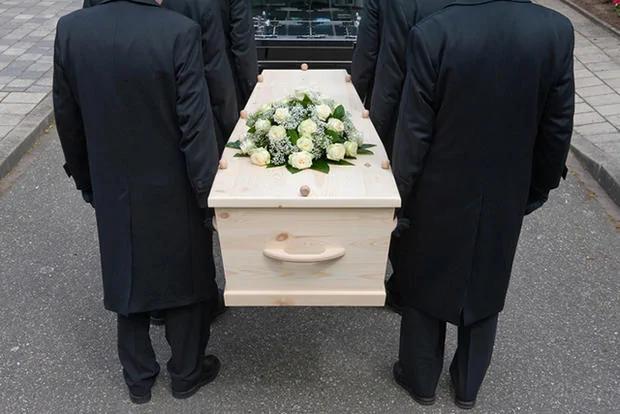 雇凶杀妻 妻子竟现身 11个在自己葬礼上死而复生的人