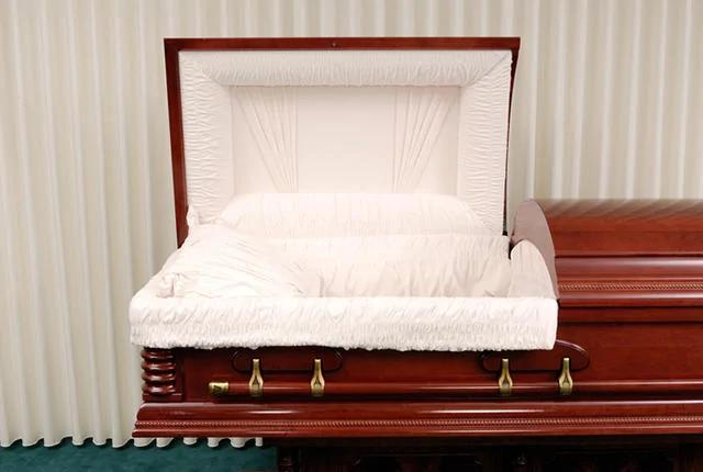 雇凶杀妻 妻子竟现身 11个在自己葬礼上死而复生的人