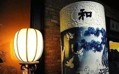 今年最火的一幅对联 看懂的人不简单