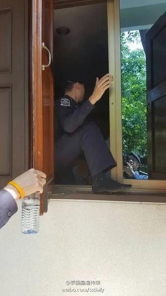 4000军警抓捕贪污住持 床上却躺着个假人